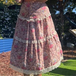 Absolutely gorgeous 80s vintage gunne sax style skirt
